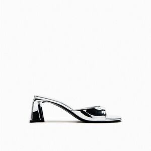 METALLIC BLOCK HEEL SANDALS